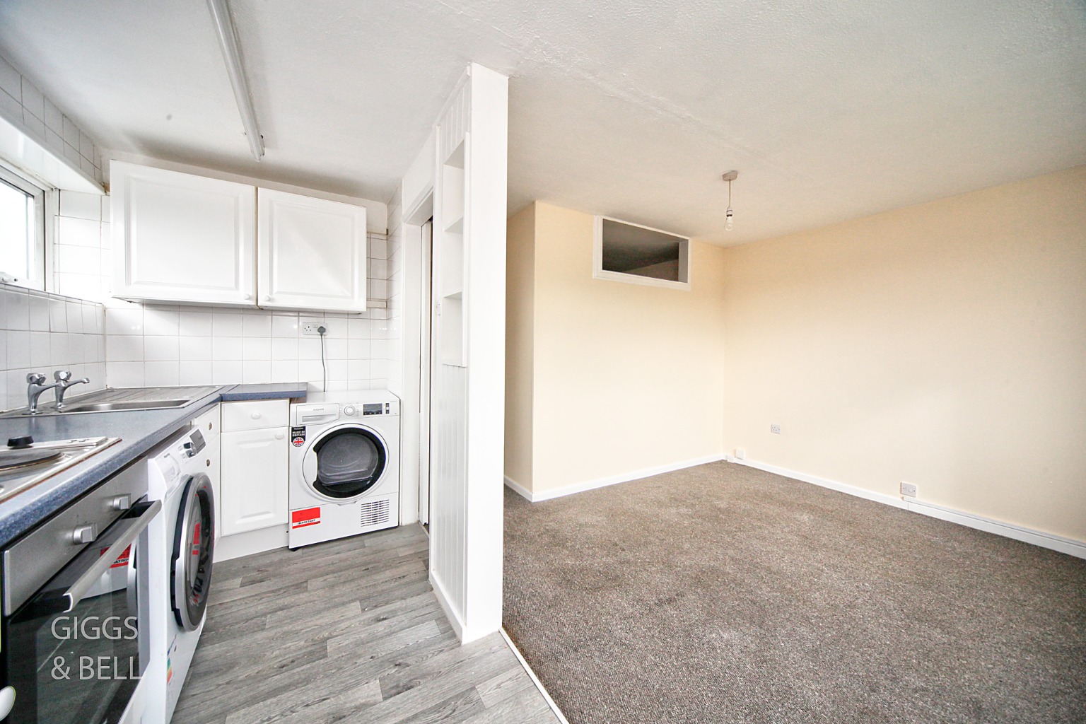 1 bed flat for sale in Handcross Road, Luton  - Property Image 4