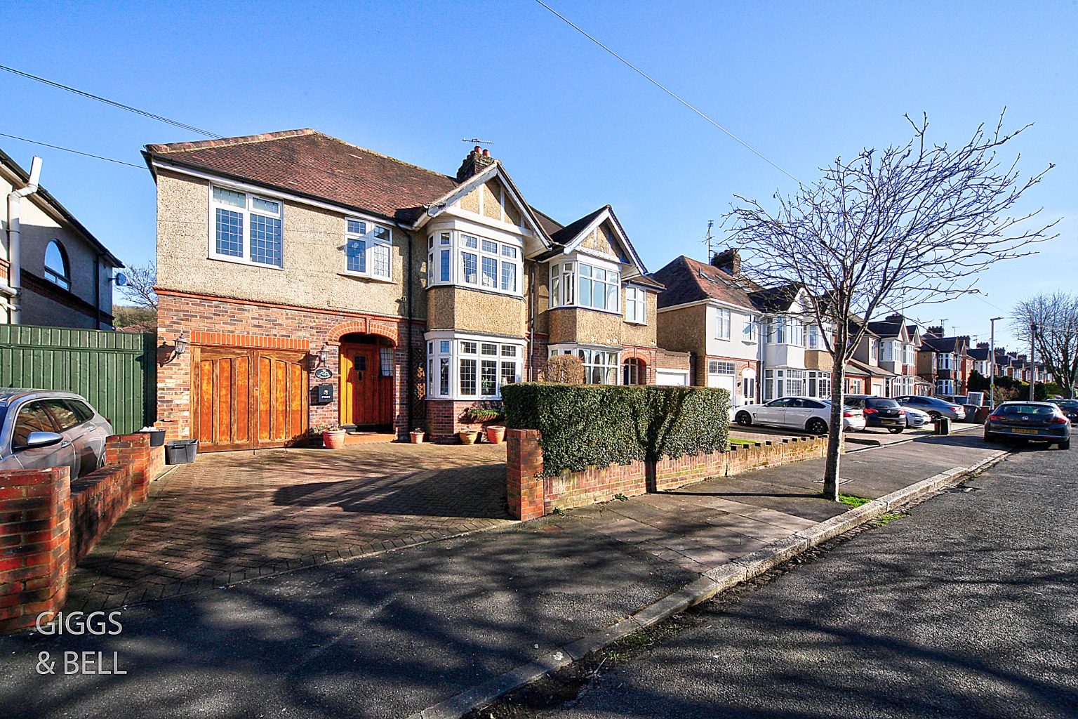 4 bed semi-detached house for sale in Wychwood Avenue, Luton  - Property Image 1