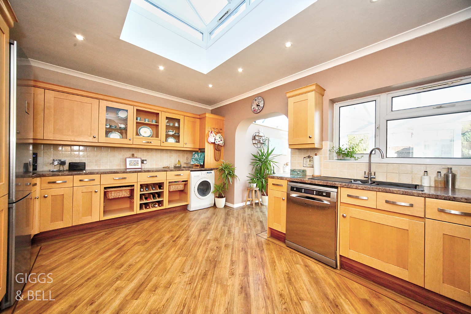 4 bed semi-detached house for sale in Wychwood Avenue, Luton 4