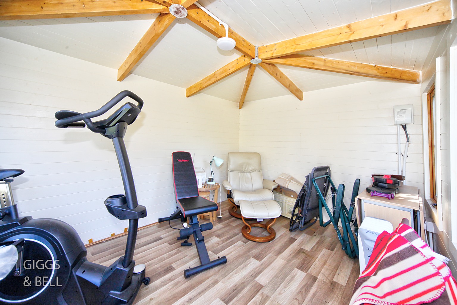 4 bed semi-detached house for sale in Wychwood Avenue, Luton  - Property Image 28