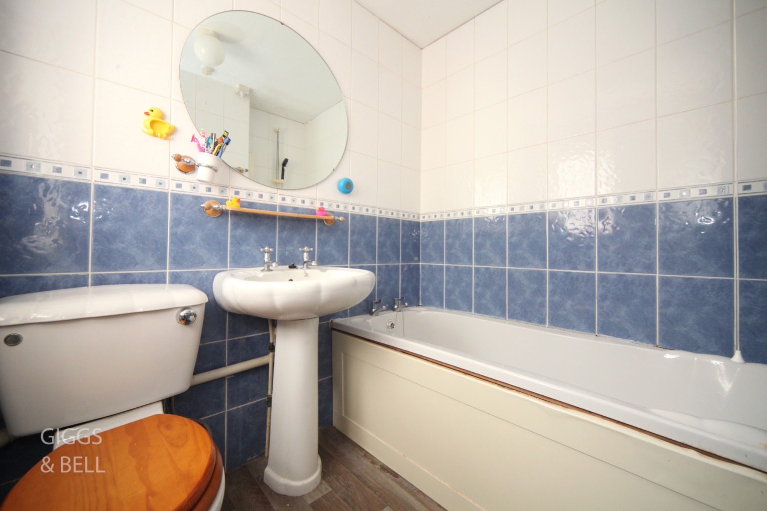 3 bed detached house for sale in Wolston Close, Luton  - Property Image 9