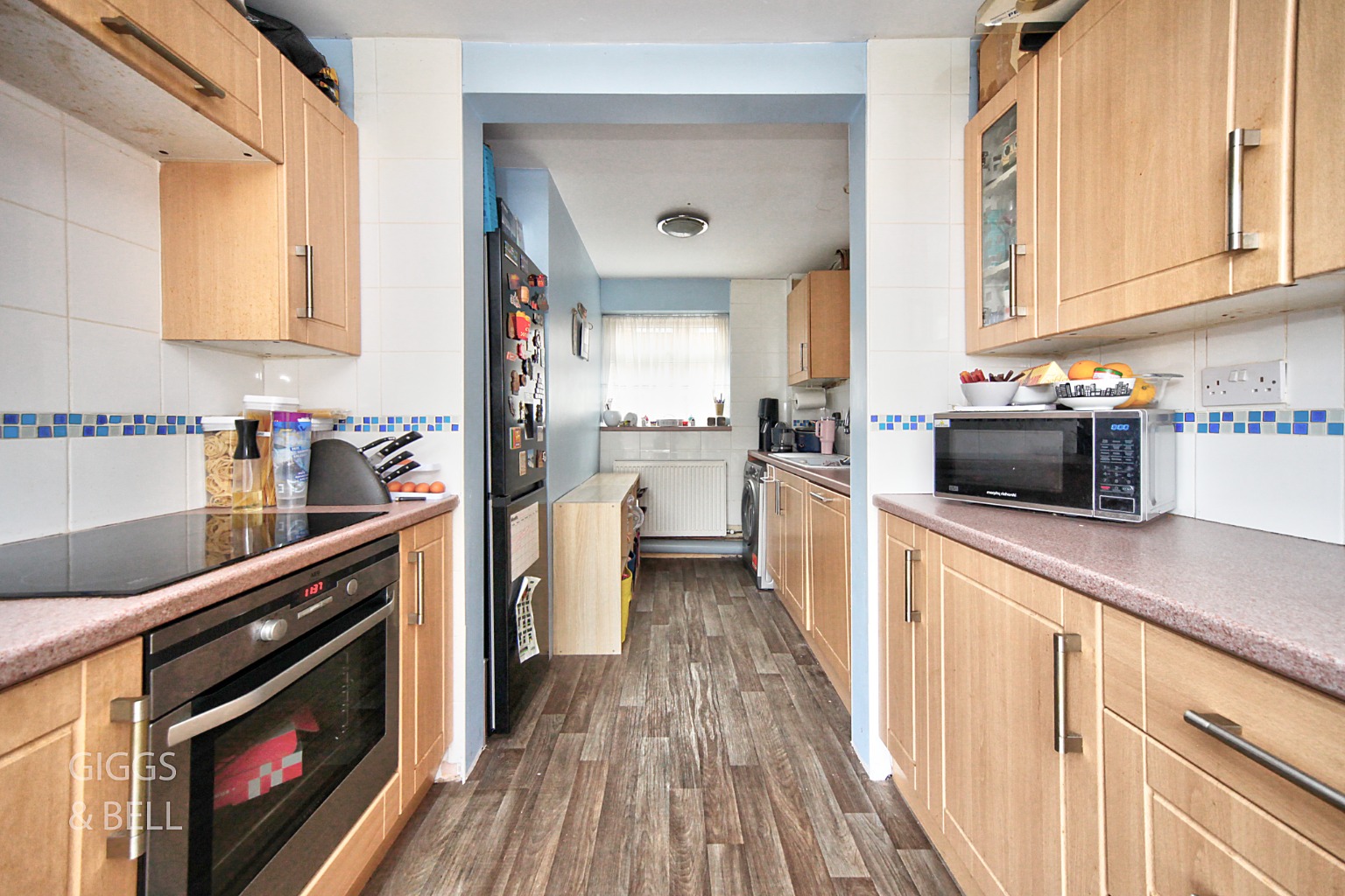 3 bed detached house for sale in Wolston Close, Luton 5