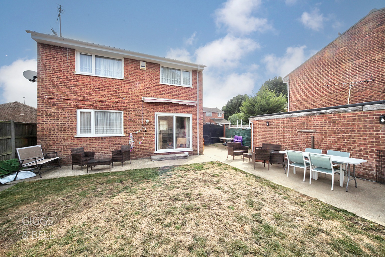 3 bed detached house for sale in Wolston Close, Luton 18