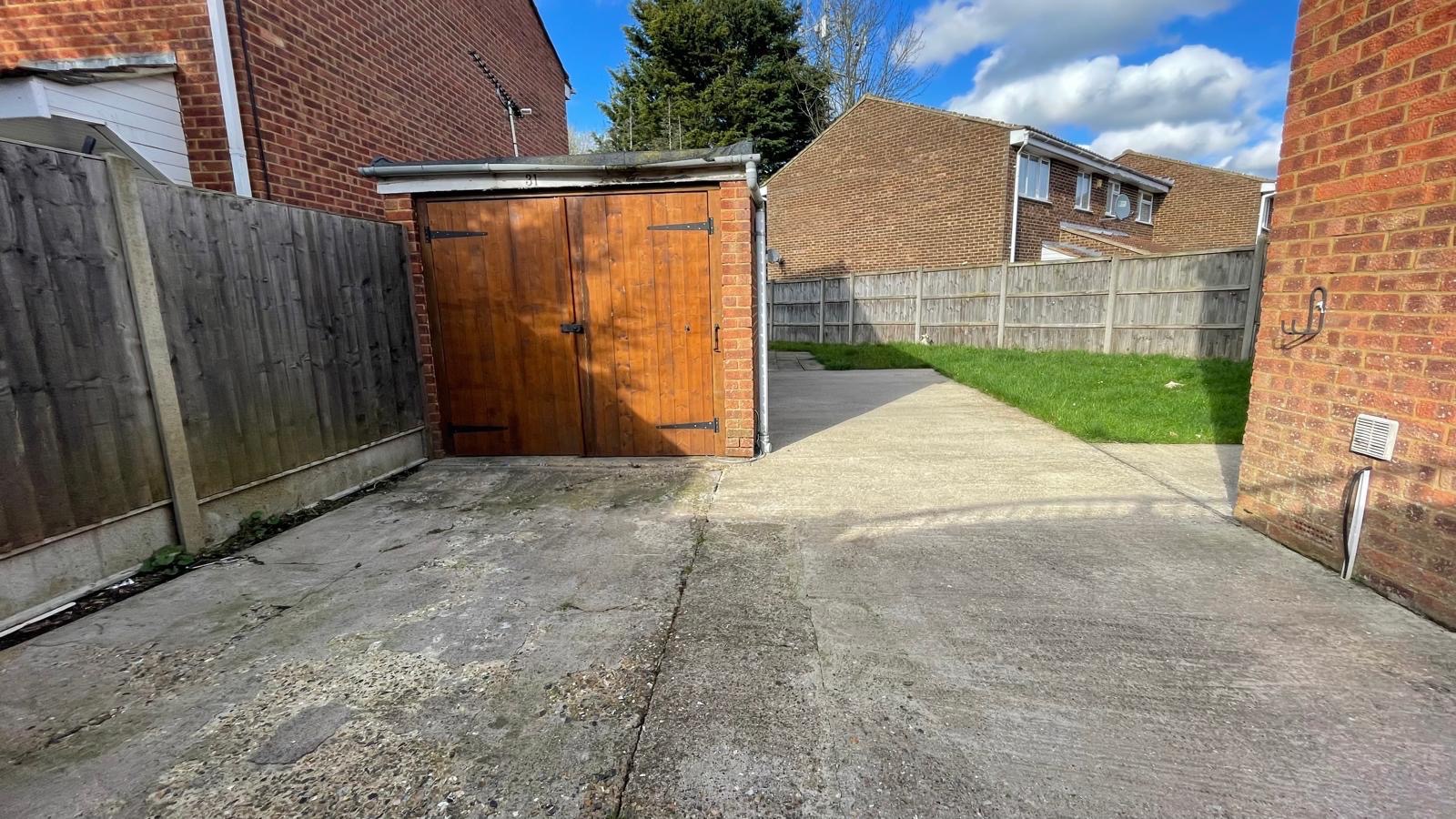 3 bed detached house for sale in Wolston Close, Luton 13