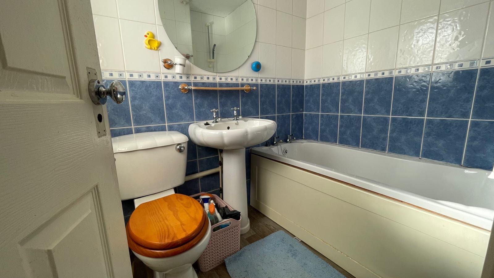 3 bed detached house for sale in Wolston Close, Luton  - Property Image 10