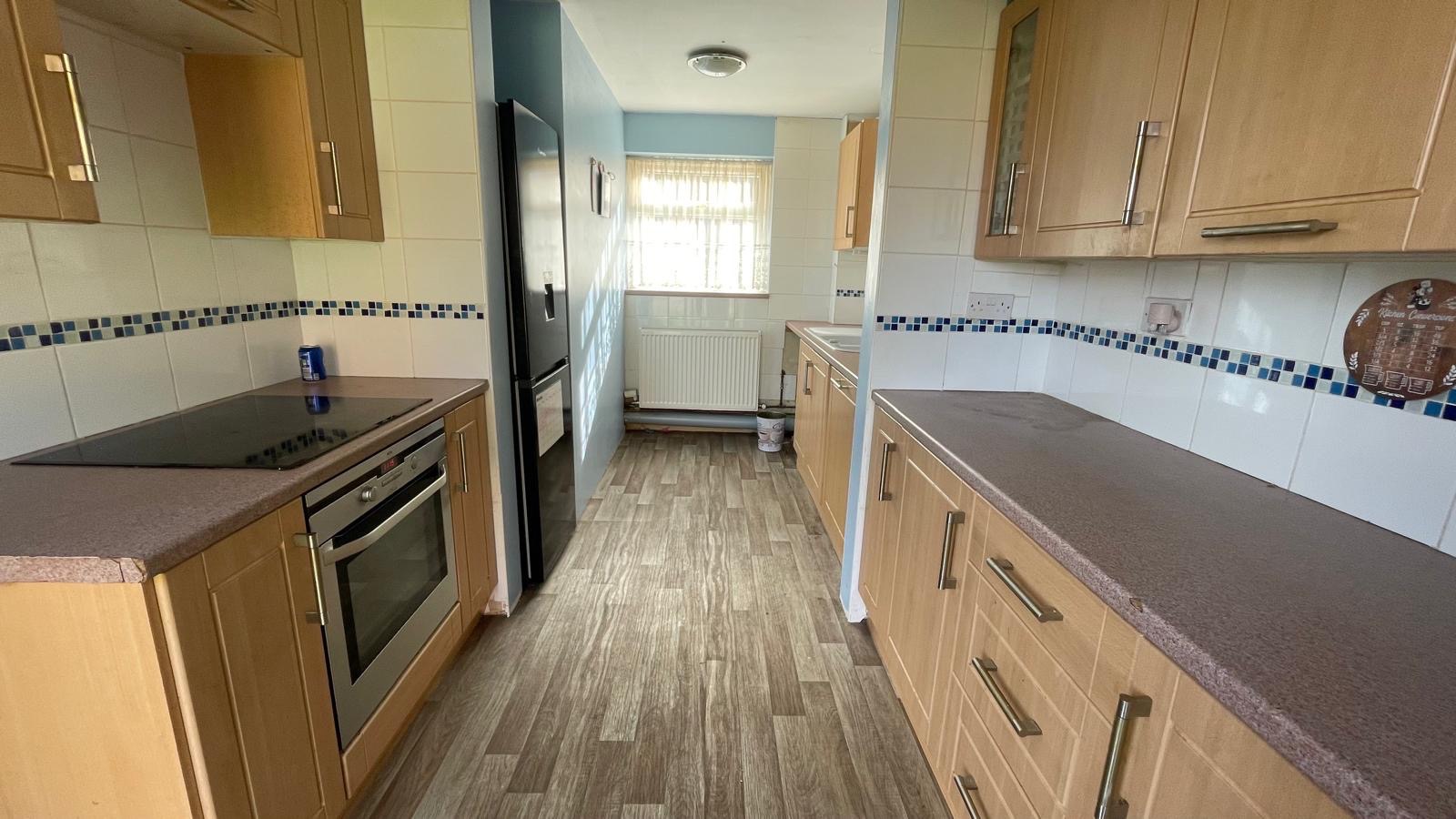 3 bed detached house for sale in Wolston Close, Luton 4