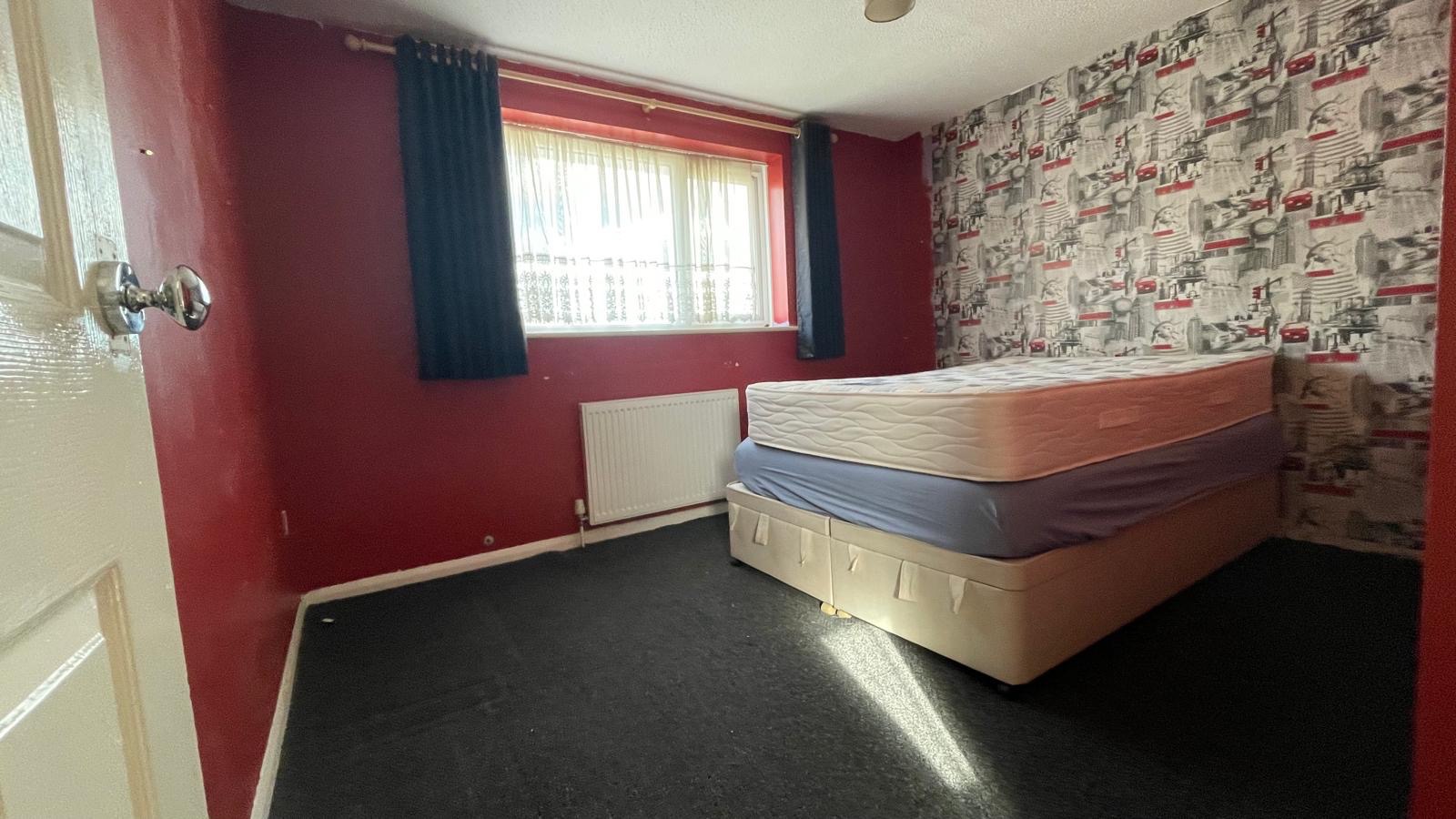 3 bed detached house for sale in Wolston Close, Luton 11