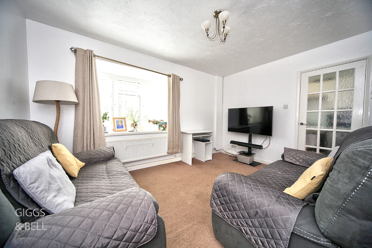 1 bed end of terrace house for sale in Farrow Close, Luton  - Property Image 2