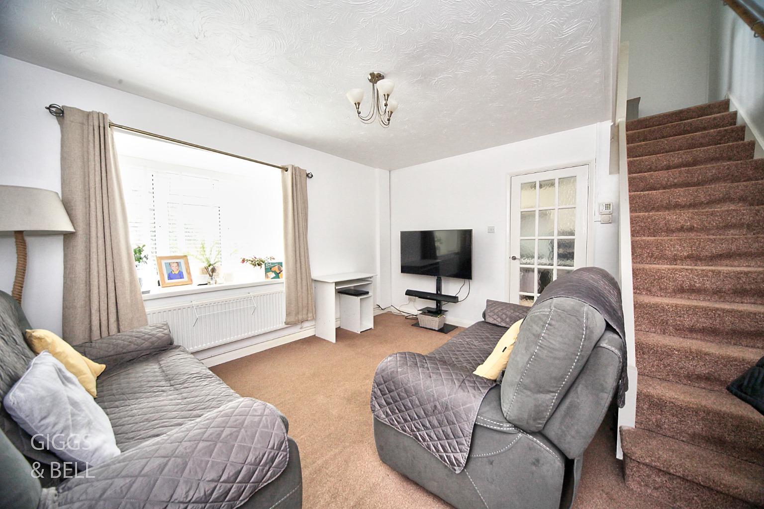 1 bed end of terrace house for sale in Farrow Close, Luton 2