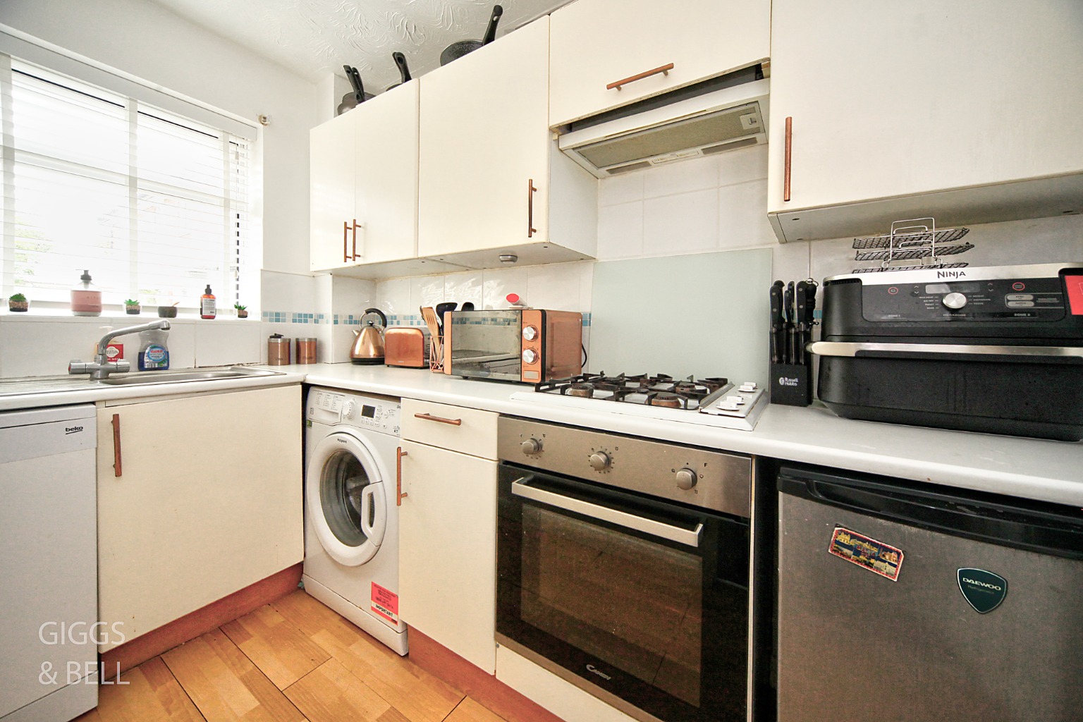 1 bed end of terrace house for sale in Farrow Close, Luton  - Property Image 4