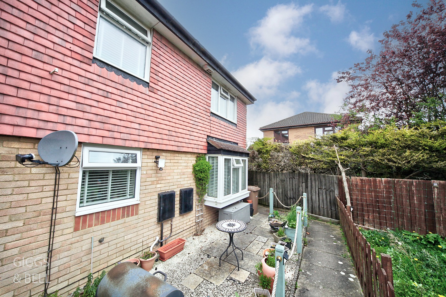 1 bed end of terrace house for sale in Farrow Close, Luton, LU3 
