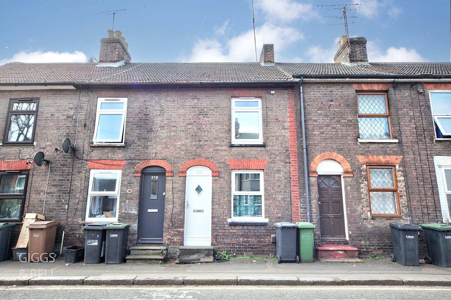 2 bed terraced house for sale in Park Street, Luton  - Property Image 1