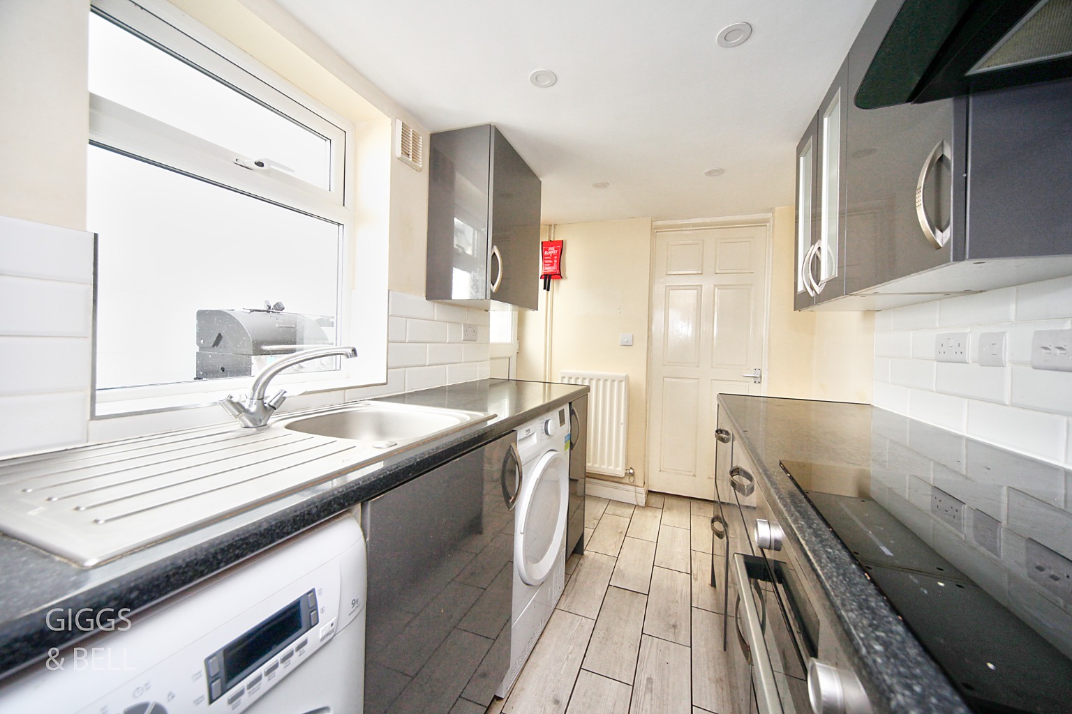 2 bed terraced house for sale in Park Street, Luton 9