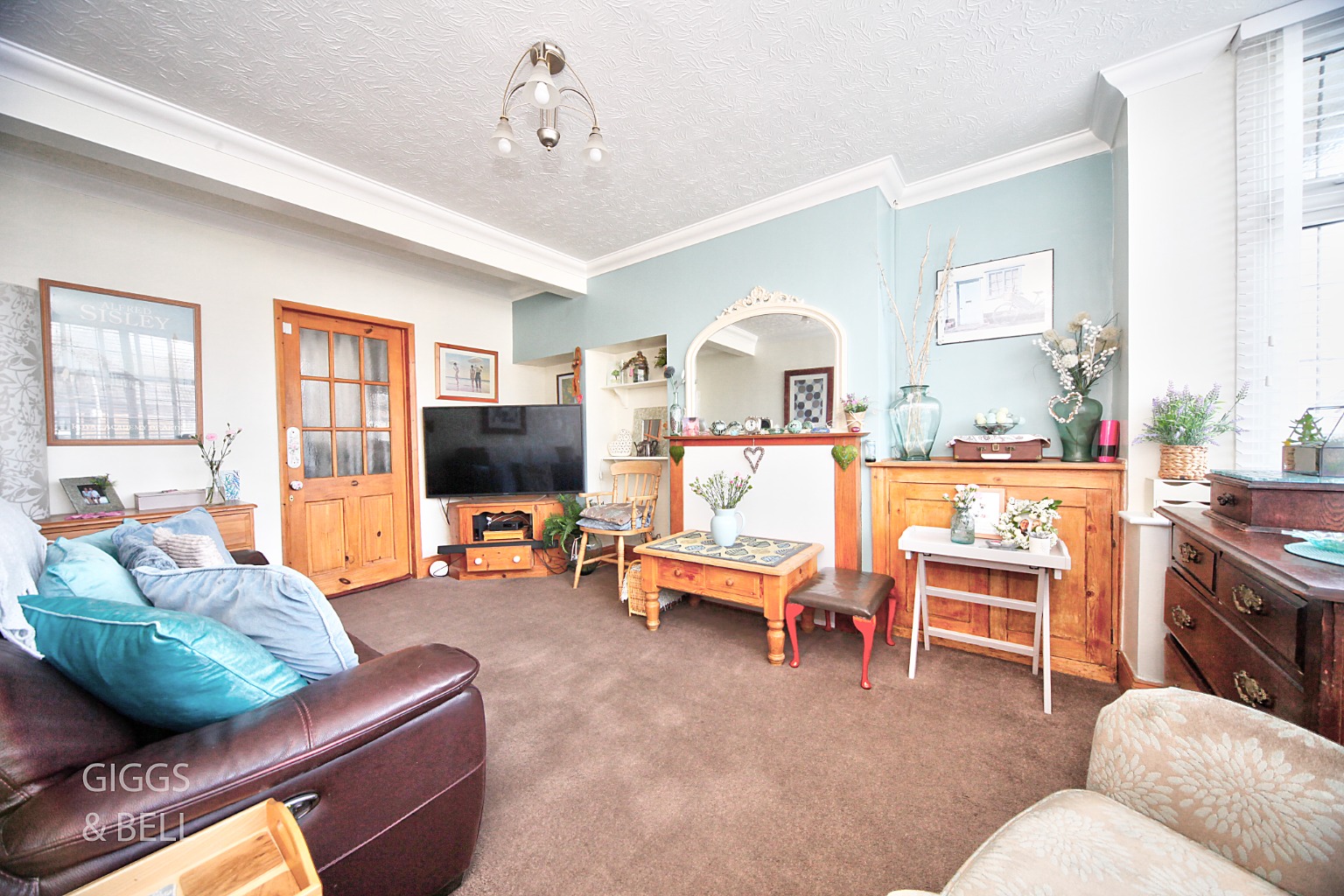 2 bed terraced house for sale in Pomfret Avenue, Luton 1