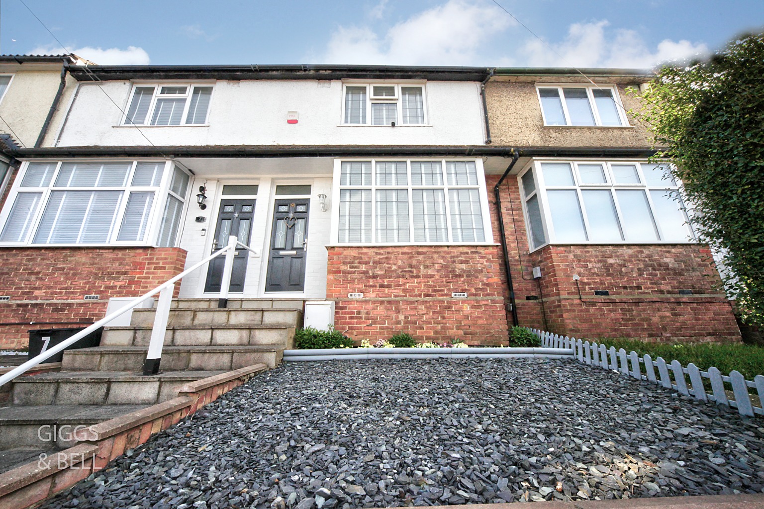 2 bed terraced house for sale in Pomfret Avenue, Luton - Property Image 1