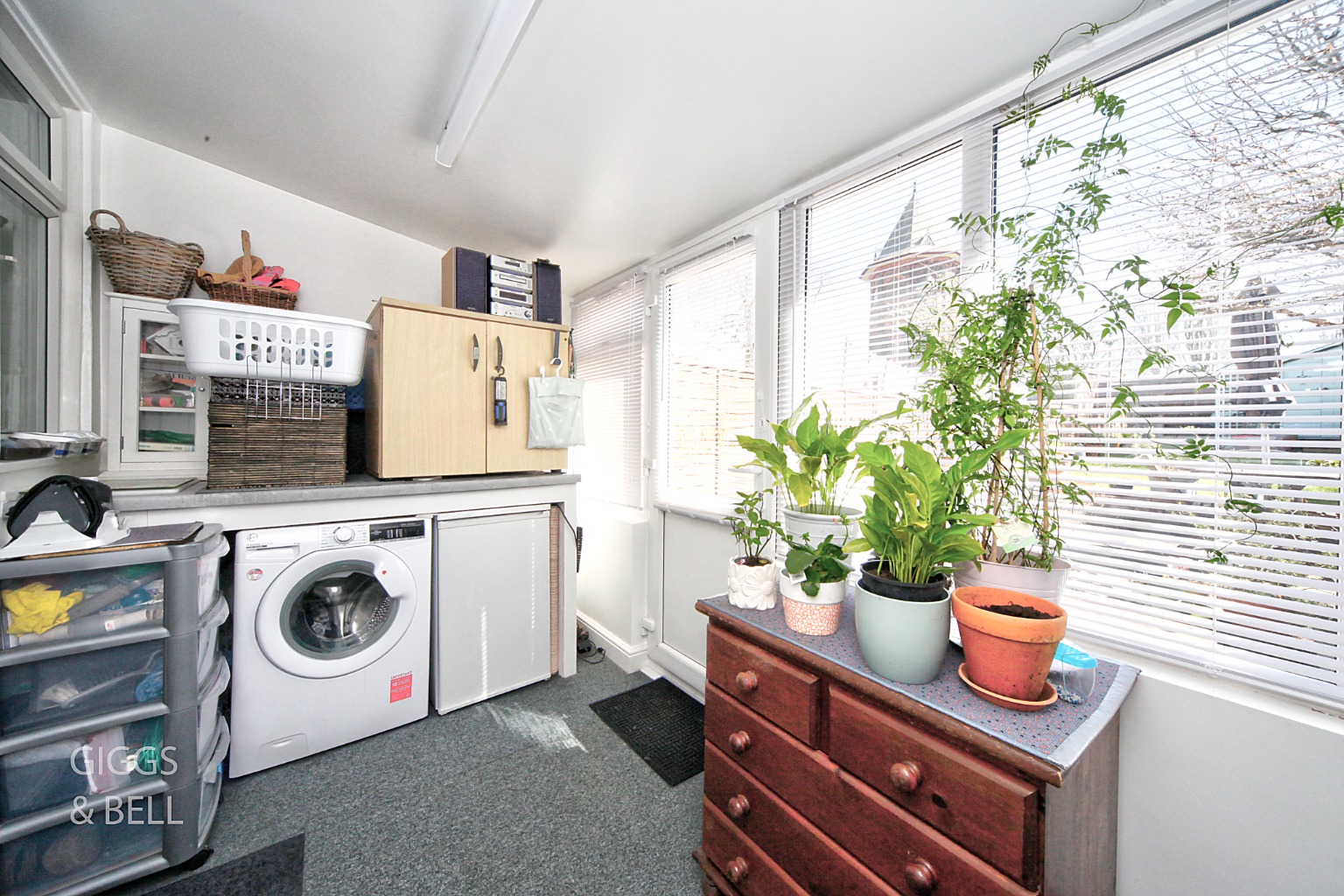 2 bed terraced house for sale in Pomfret Avenue, Luton 5