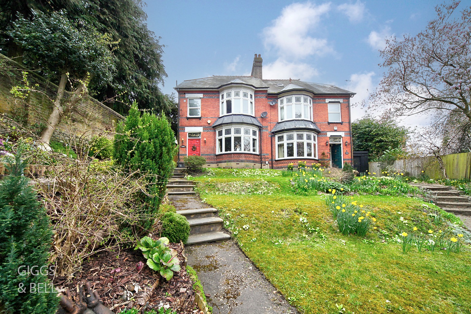 5 bed semi-detached house for sale in London Road, Luton  - Property Image 1