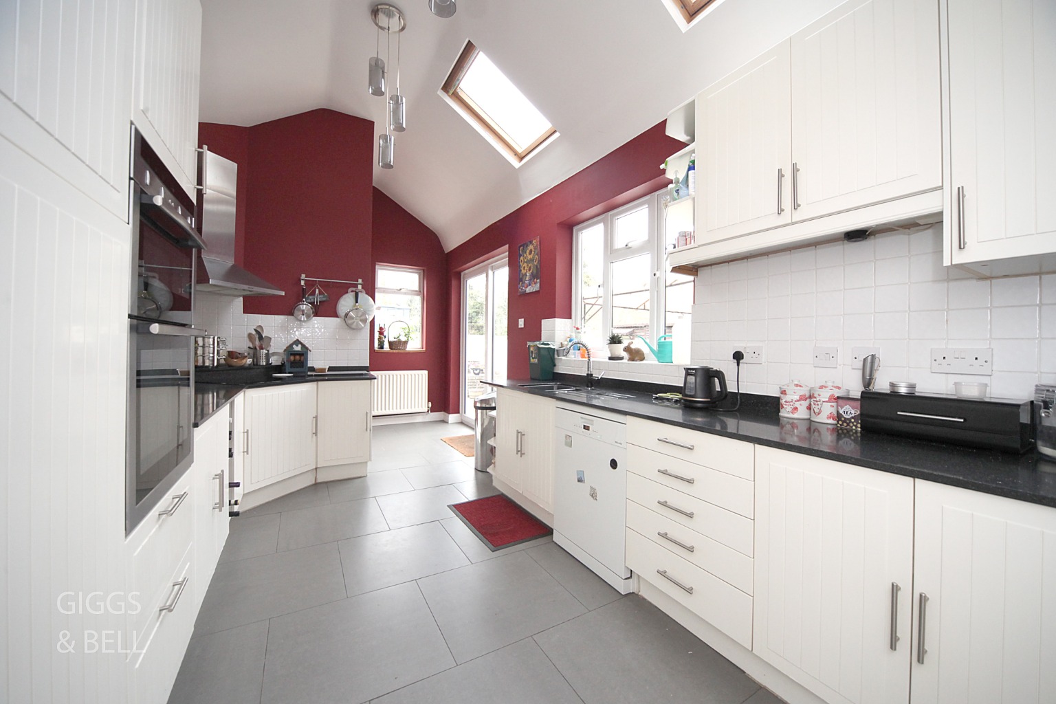 5 bed semi-detached house for sale in London Road, Luton 10