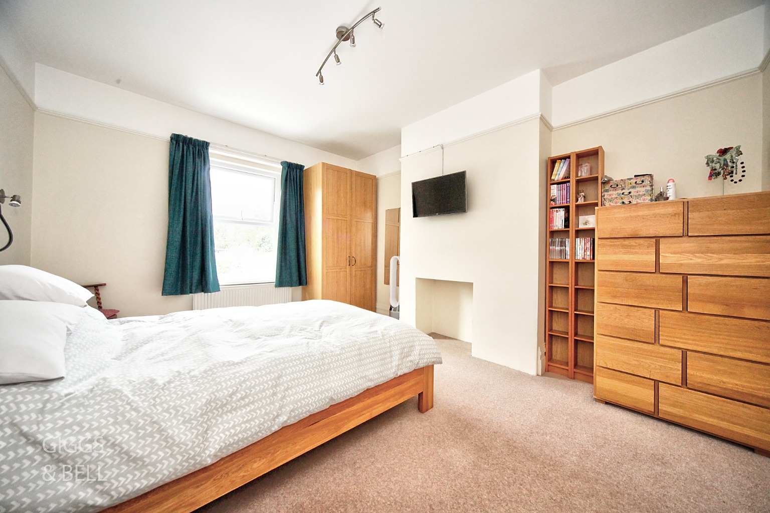 5 bed semi-detached house for sale in London Road, Luton  - Property Image 15