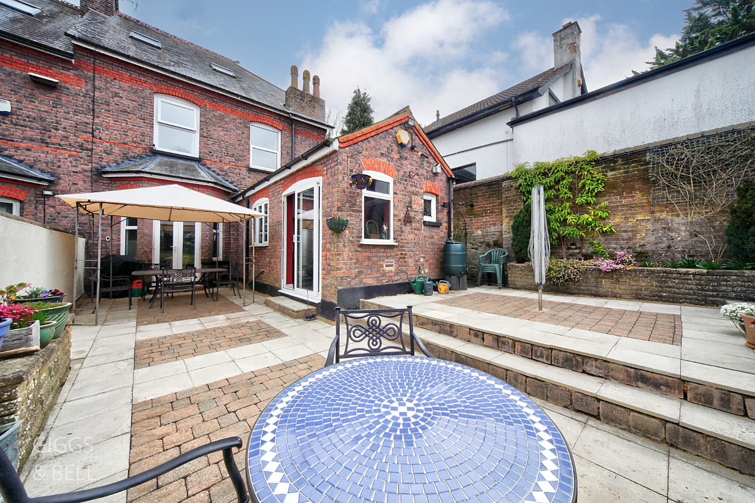 5 bed semi-detached house for sale in London Road, Luton  - Property Image 23