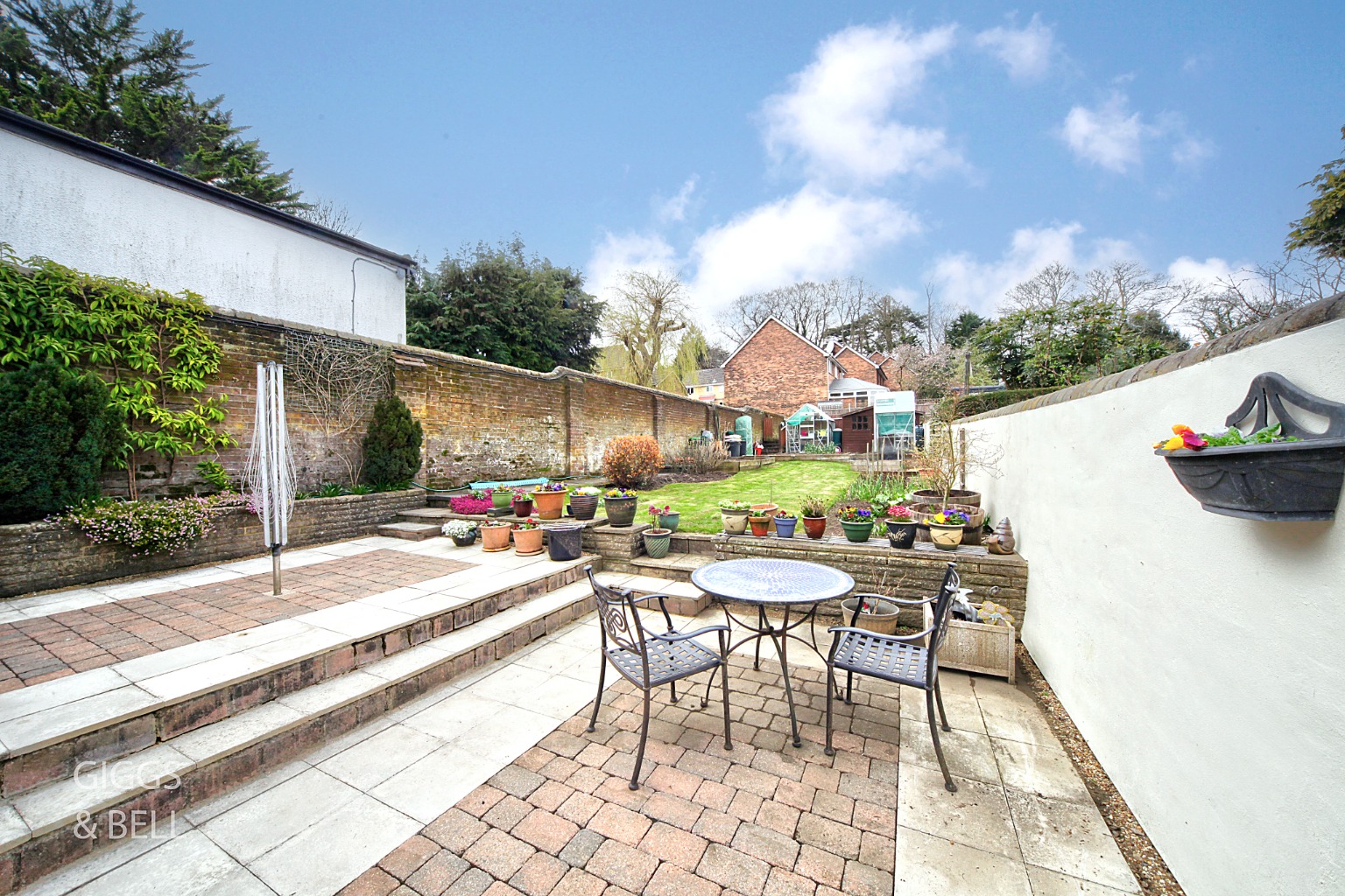 5 bed semi-detached house for sale in London Road, Luton  - Property Image 2