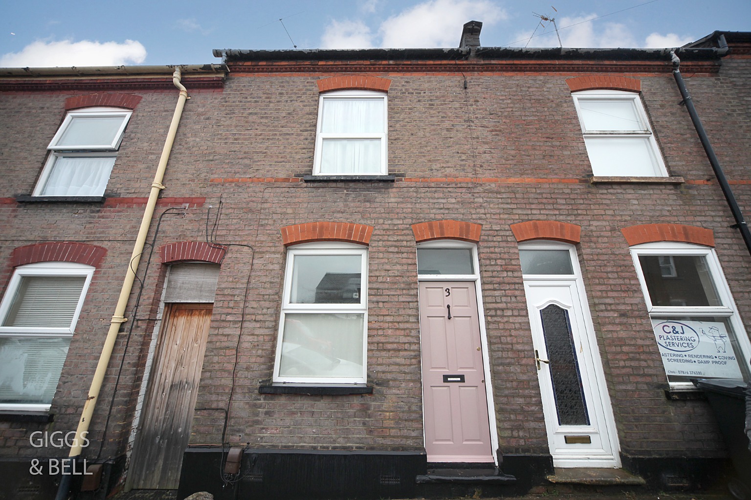 2 bed terraced house for sale in May Street, Luton, LU1 