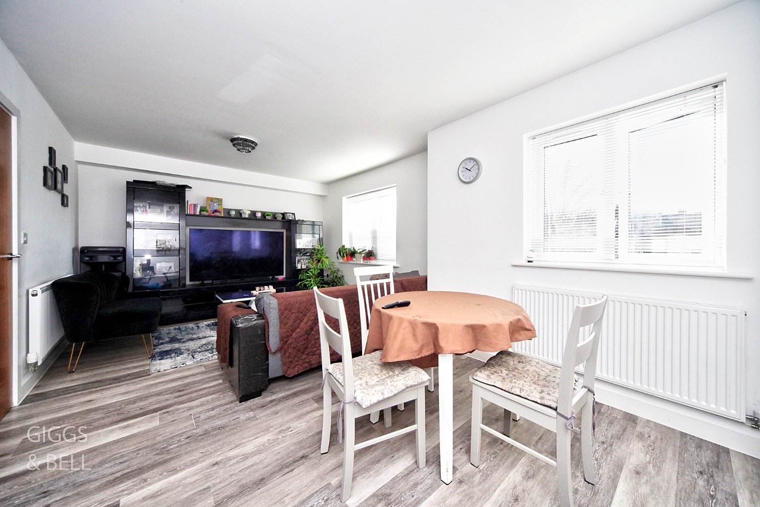 2 bed flat for sale in Ridgway Road, Luton  - Property Image 5