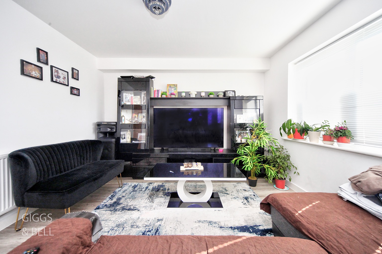 2 bed flat for sale in Ridgway Road, Luton  - Property Image 4