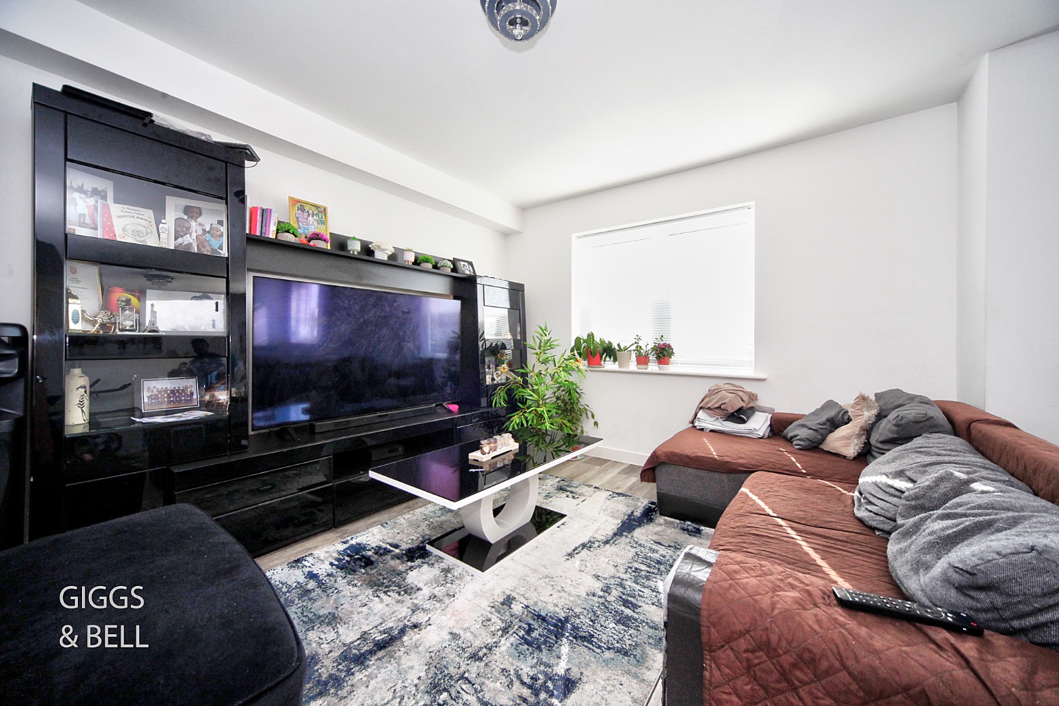 2 bed flat for sale in Ridgway Road, Luton  - Property Image 3