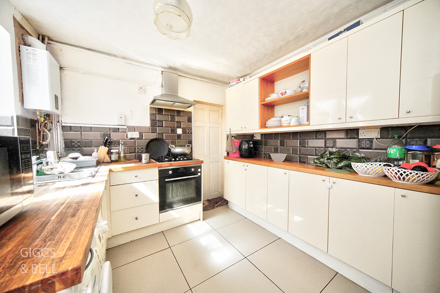 3 bed terraced house for sale in Dale Road, Luton 2