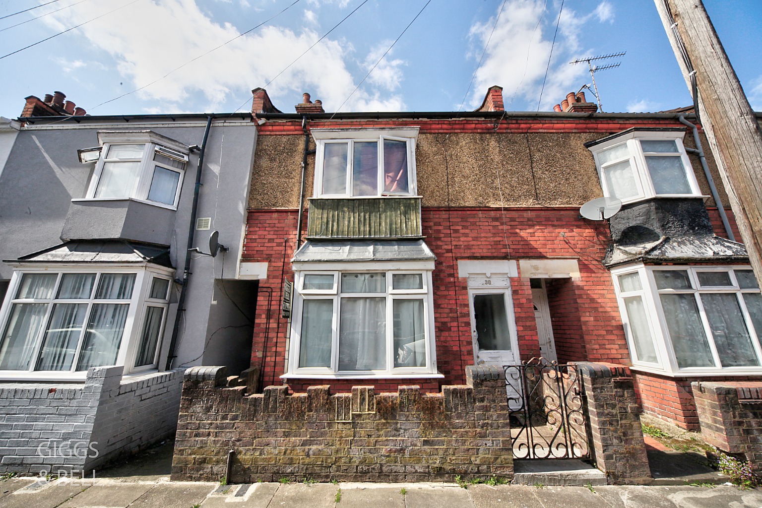 3 bed terraced house for sale in Dale Road, Luton  - Property Image 1