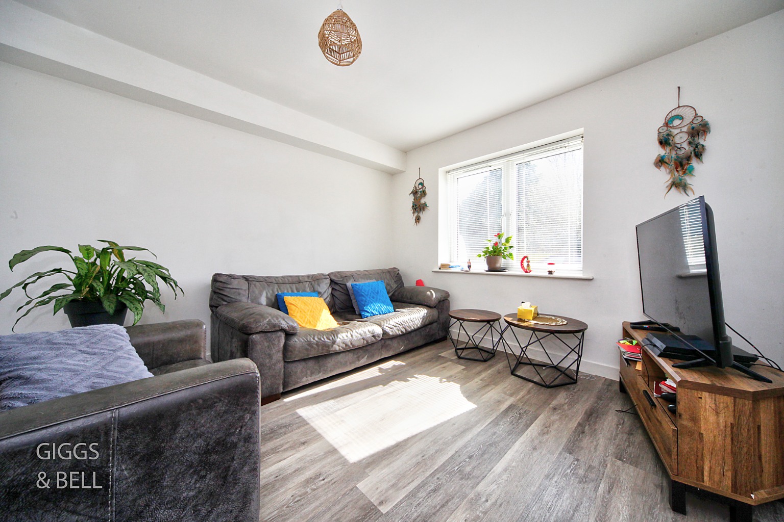 2 bed ground floor flat for sale in Ridgway Road, Luton  - Property Image 2