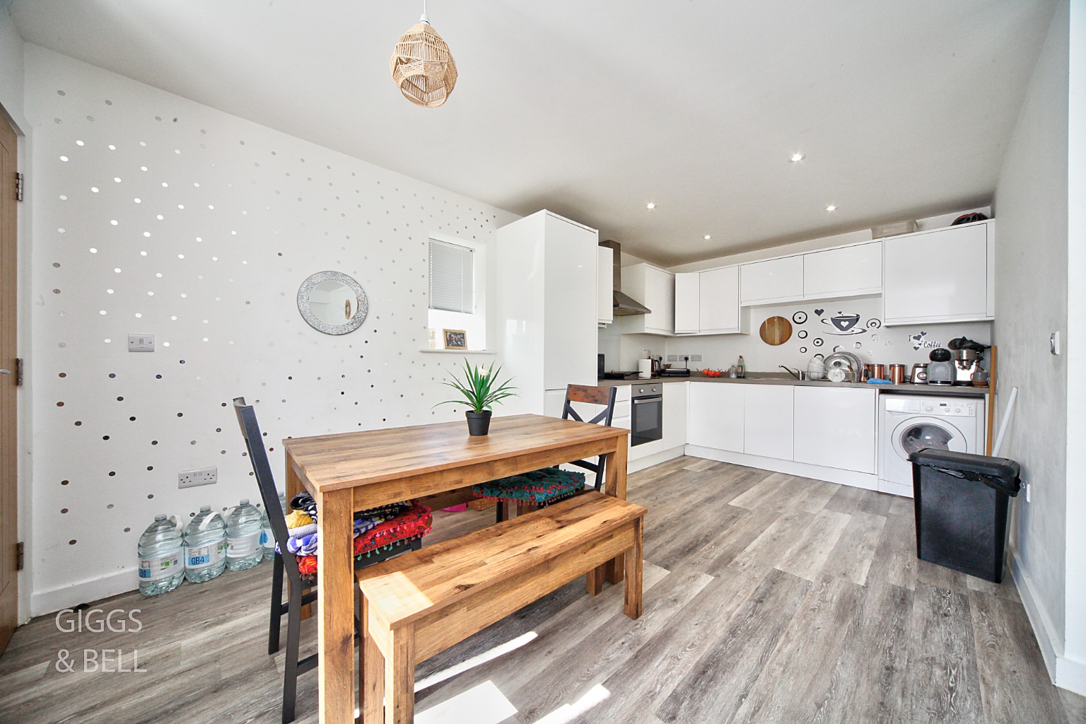 2 bed ground floor flat for sale in Ridgway Road, Luton 4