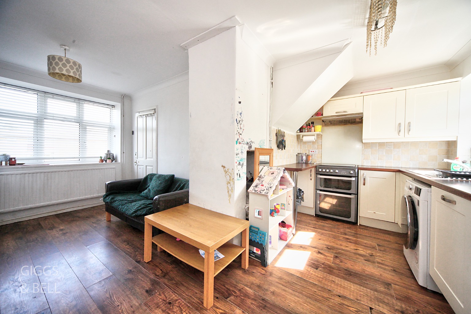 3 bed semi-detached house for sale in Hinksley Road, Bedford  - Property Image 8