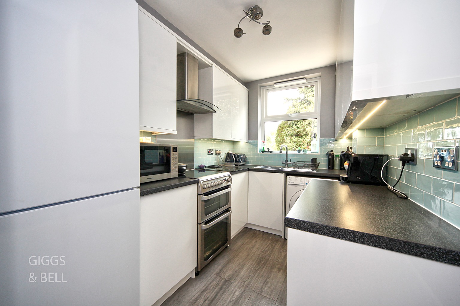 3 bed semi-detached house for sale in Strathmore Avenue, Luton  - Property Image 8