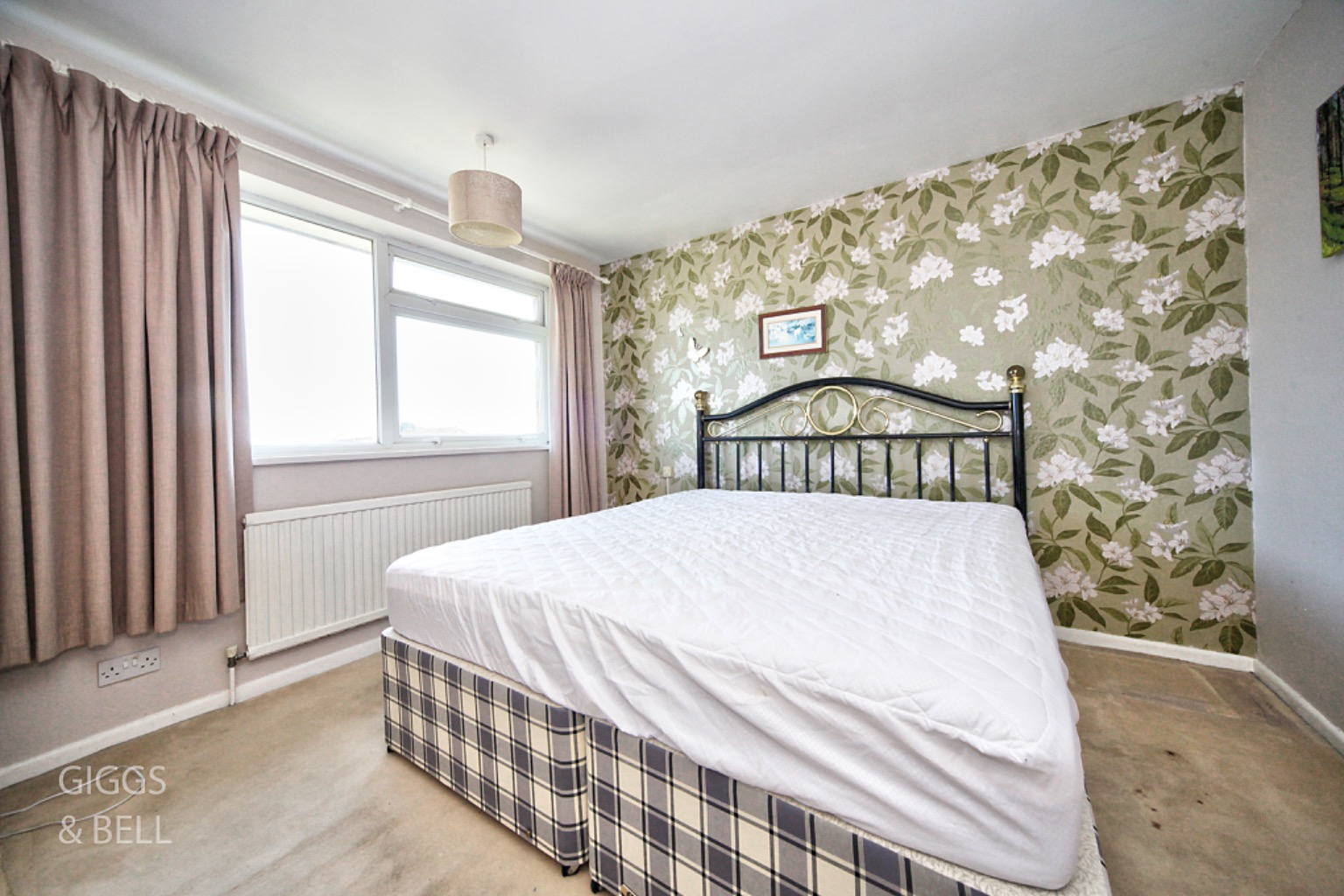 3 bed end of terrace house for sale in Keymer Close, Luton 8