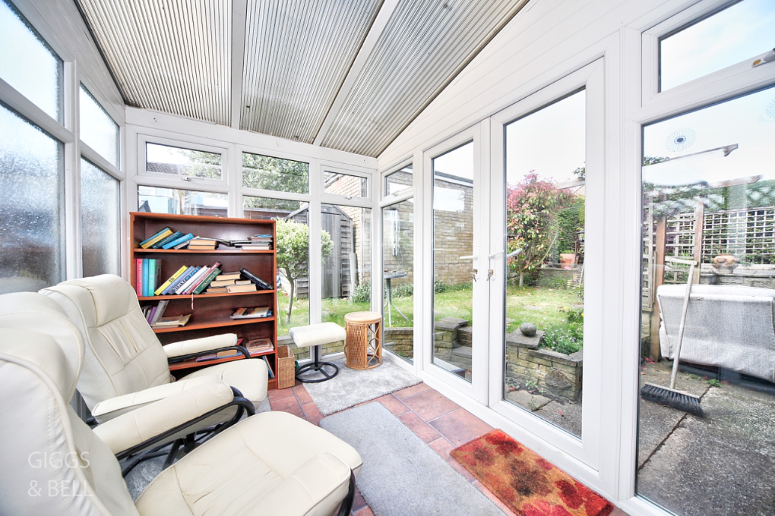 3 bed end of terrace house for sale in Keymer Close, Luton 14