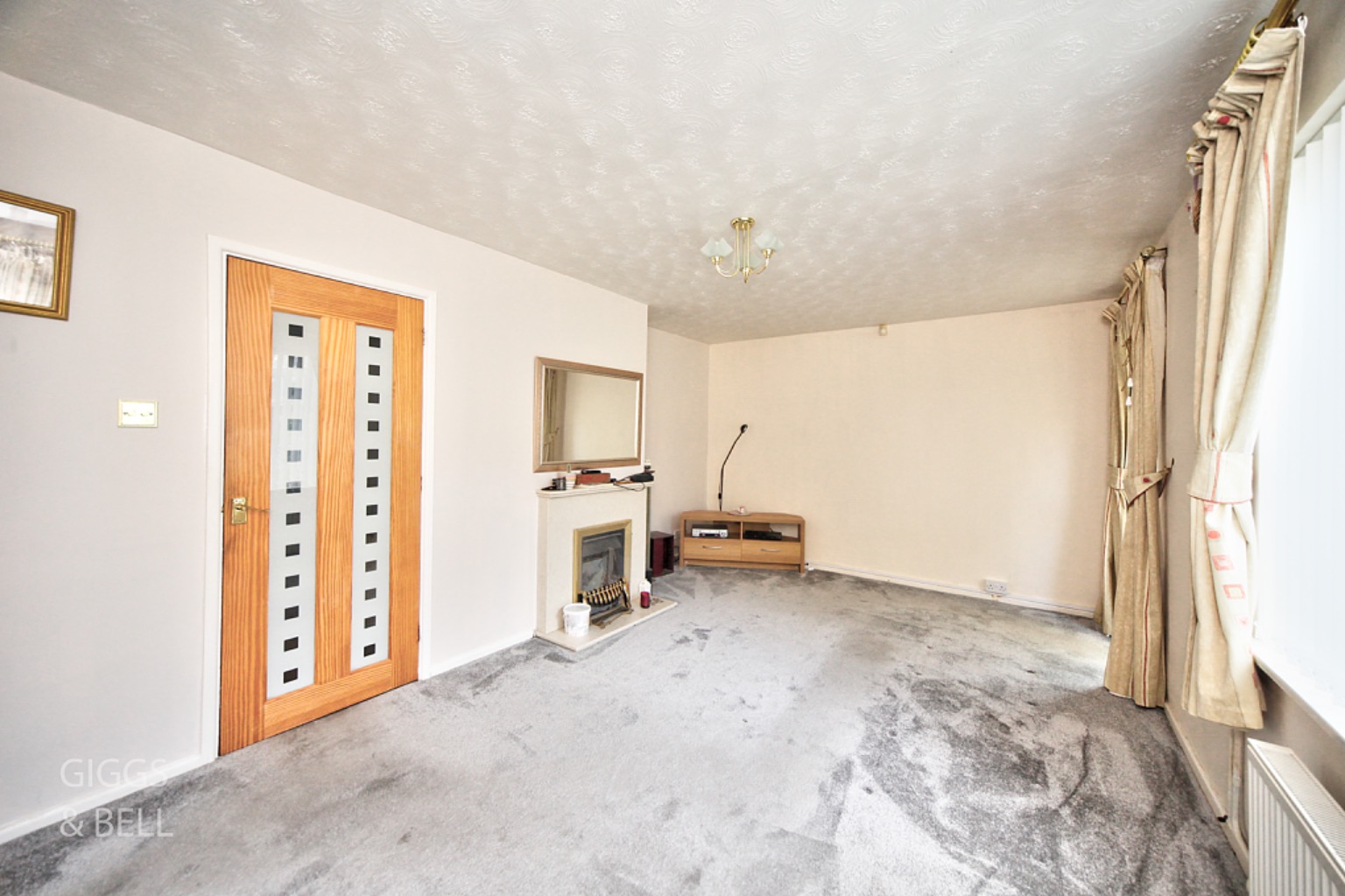 3 bed end of terrace house for sale in Keymer Close, Luton 4