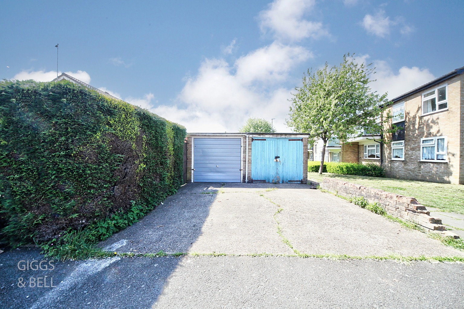 3 bed end of terrace house for sale in Keymer Close, Luton 17