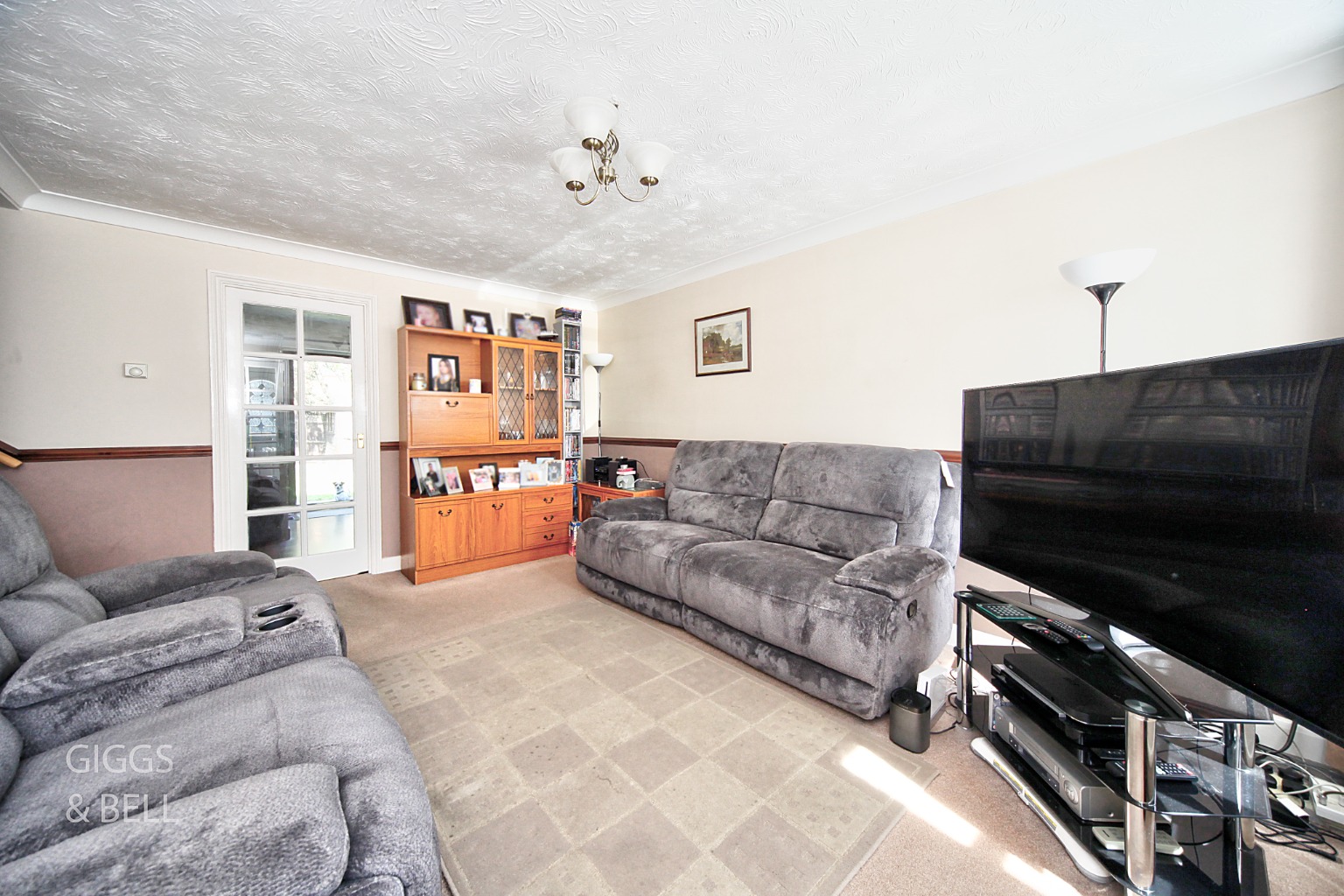 3 bed semi-detached house for sale in Reedsdale, Luton 1