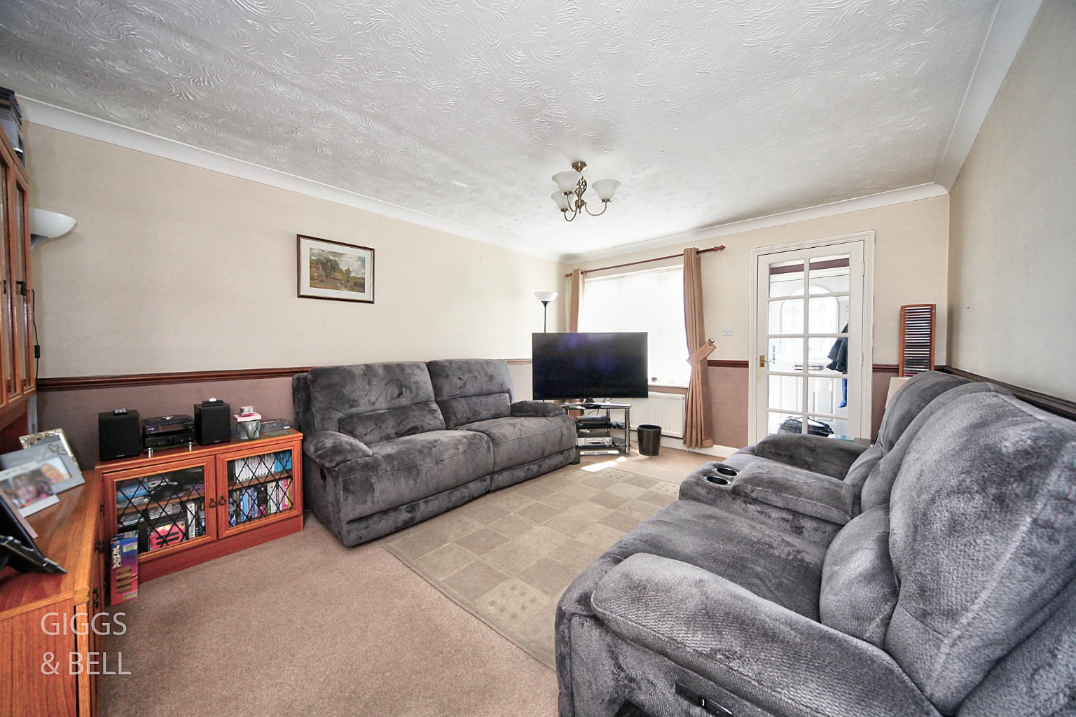 3 bed semi-detached house for sale in Reedsdale, Luton 2