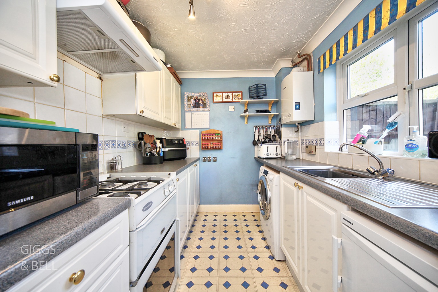 3 bed semi-detached house for sale in Reedsdale, Luton  - Property Image 5