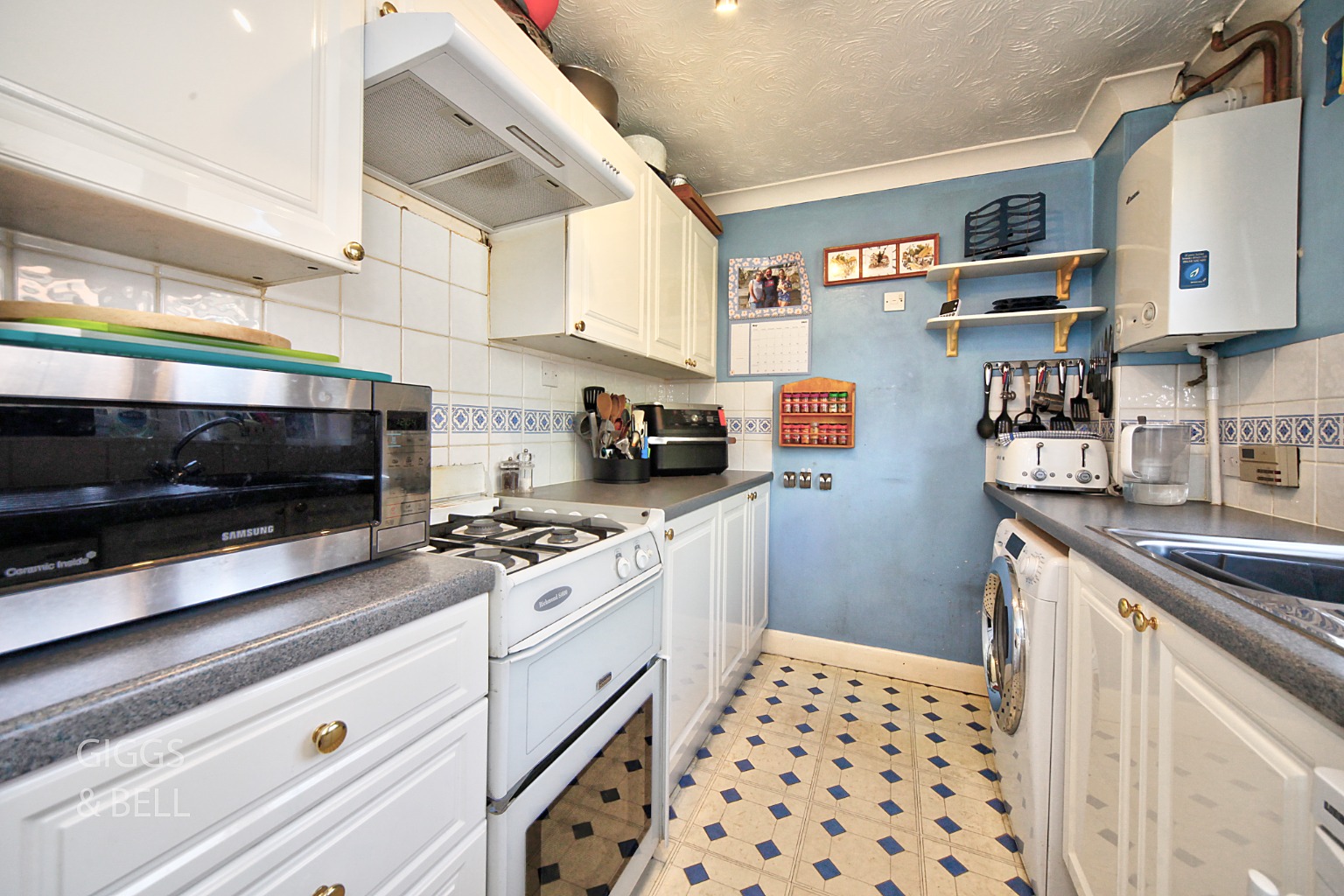 3 bed semi-detached house for sale in Reedsdale, Luton  - Property Image 6