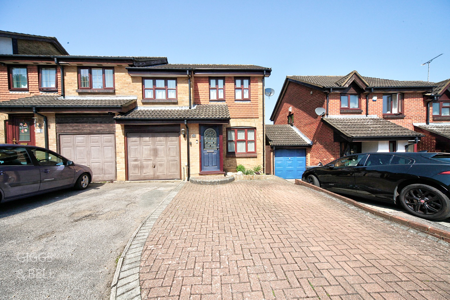 3 bed semi-detached house for sale in Reedsdale, Luton - Property Image 1