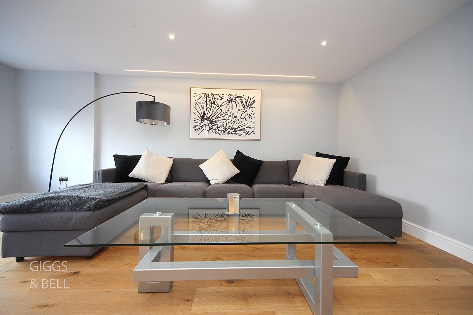 4 bed detached house for sale in Ailsworth Road, Luton  - Property Image 2