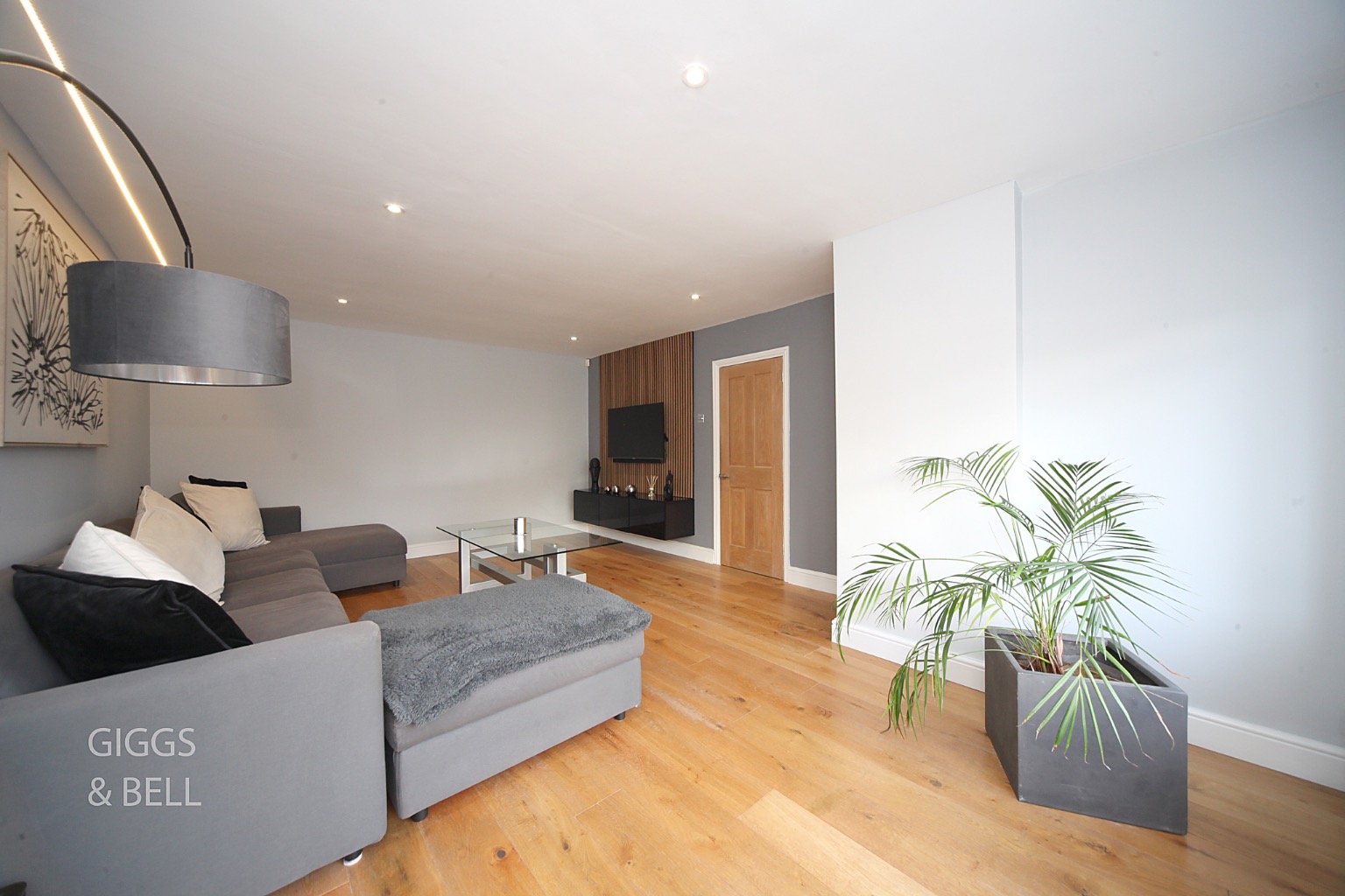 4 bed detached house for sale in Ailsworth Road, Luton 3