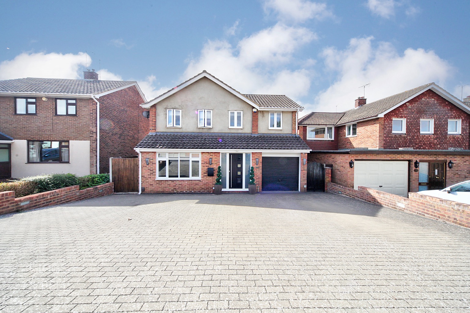 4 bed detached house for sale in Ailsworth Road, Luton  - Property Image 1