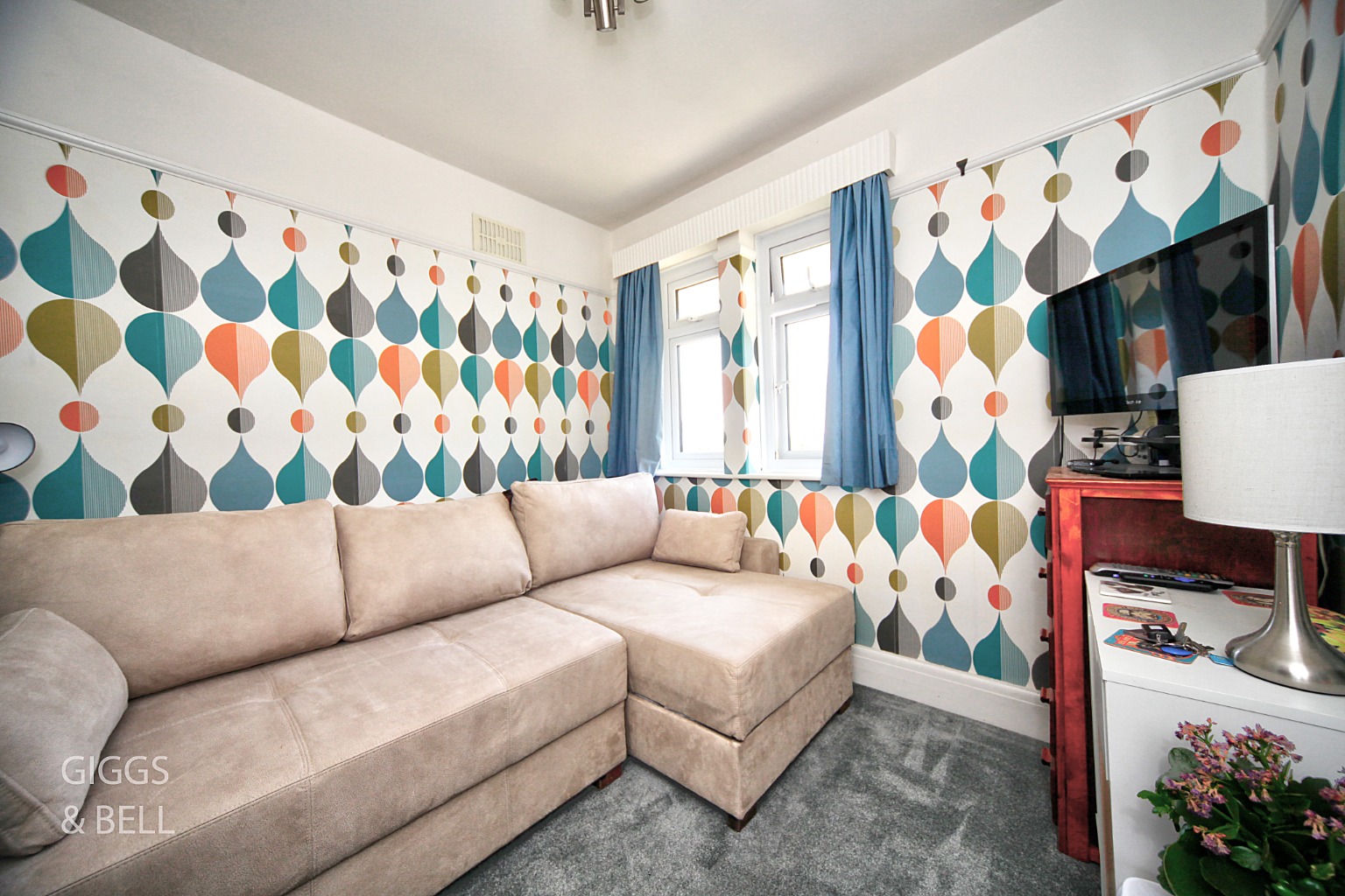 3 bed semi-detached house for sale in Knoll Rise, Luton  - Property Image 17