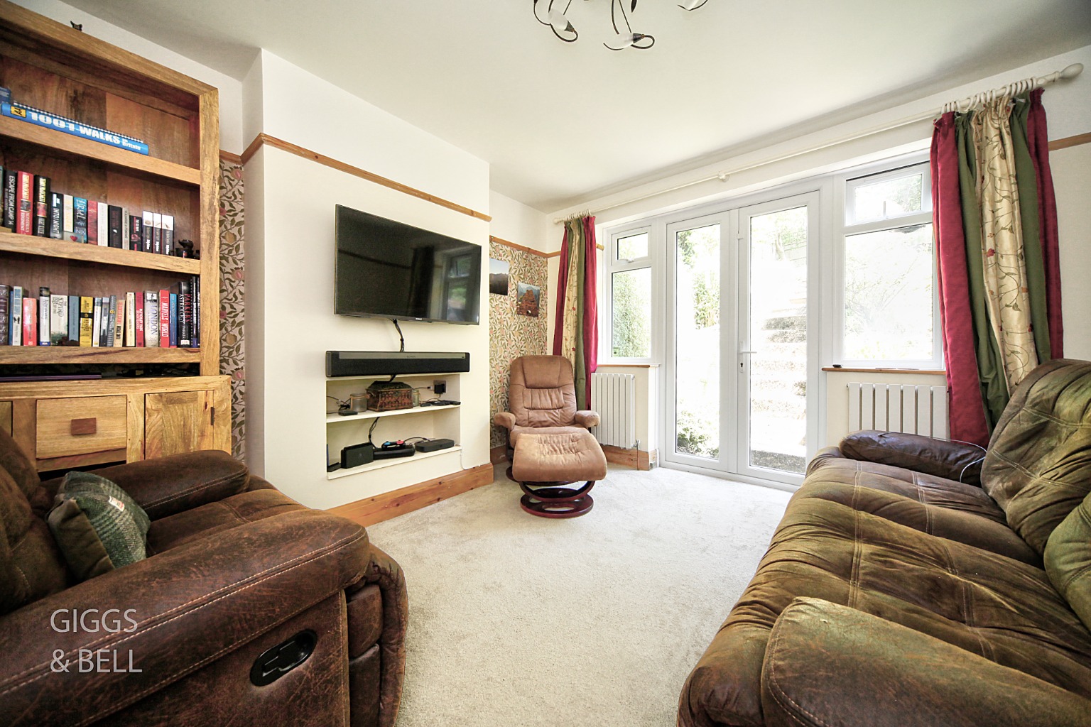 3 bed semi-detached house for sale in Knoll Rise, Luton 4