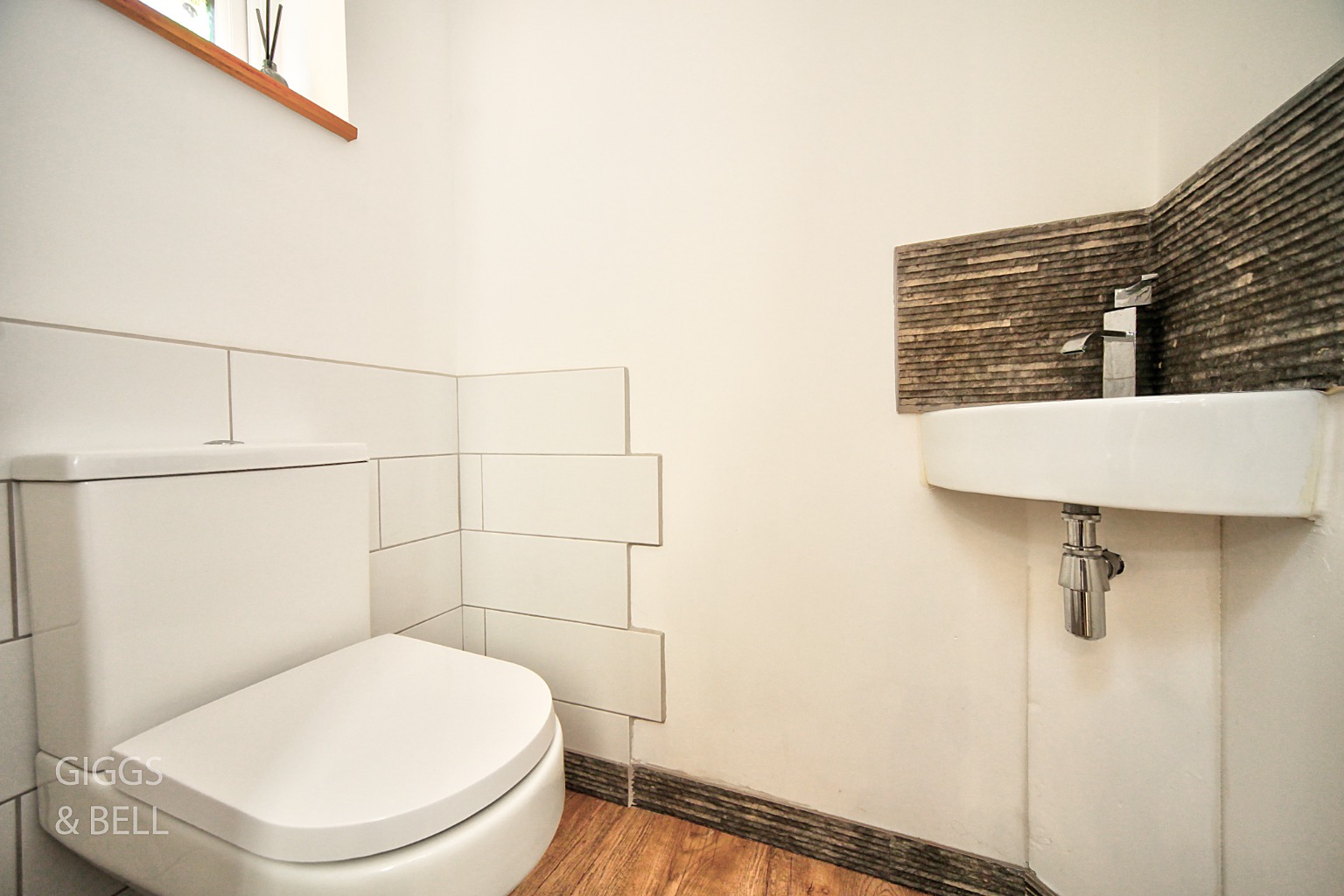 3 bed semi-detached house for sale in Knoll Rise, Luton  - Property Image 11